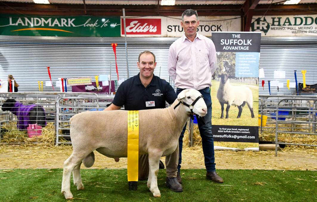 Lakeside Park stud principal Phillip Murrowood, Finley, with judge Shane Baker, Booloola White Suffolk, Banringhup, Vic, and supreme White Suffolk of show Lakeside 01. Picture by Elka Devney